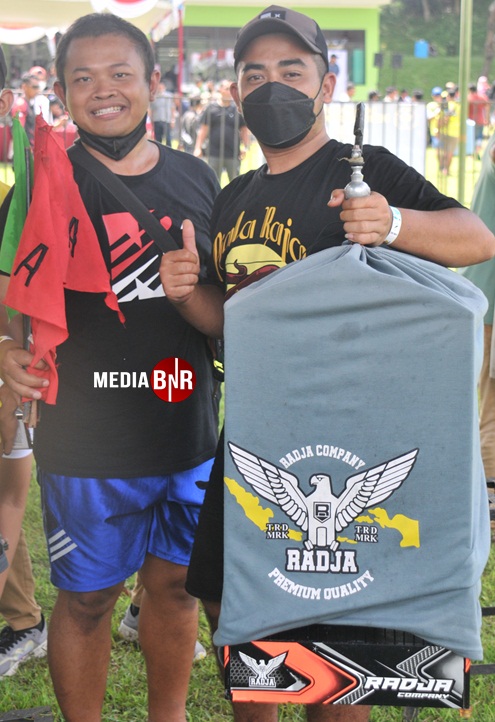 Agung AWS Cirebon (kiri) - Cucak Hijau Madric menang nyeri, anak mas raih sekali Juara 1
